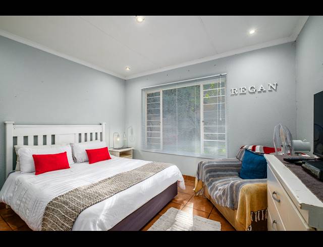 4 BEDROOM TOWNHOUSE TO LET IN SUNDOWNER
